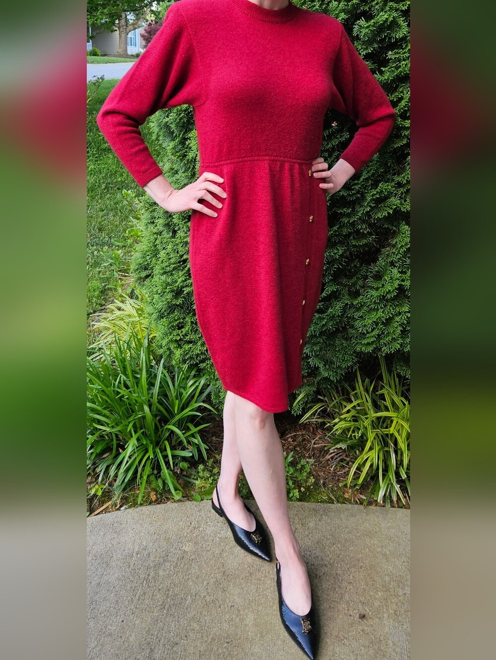 St. John by Marie Gray Burgundy Knit Dress Size 6 Gold Buttons USA Vintage 1980s
